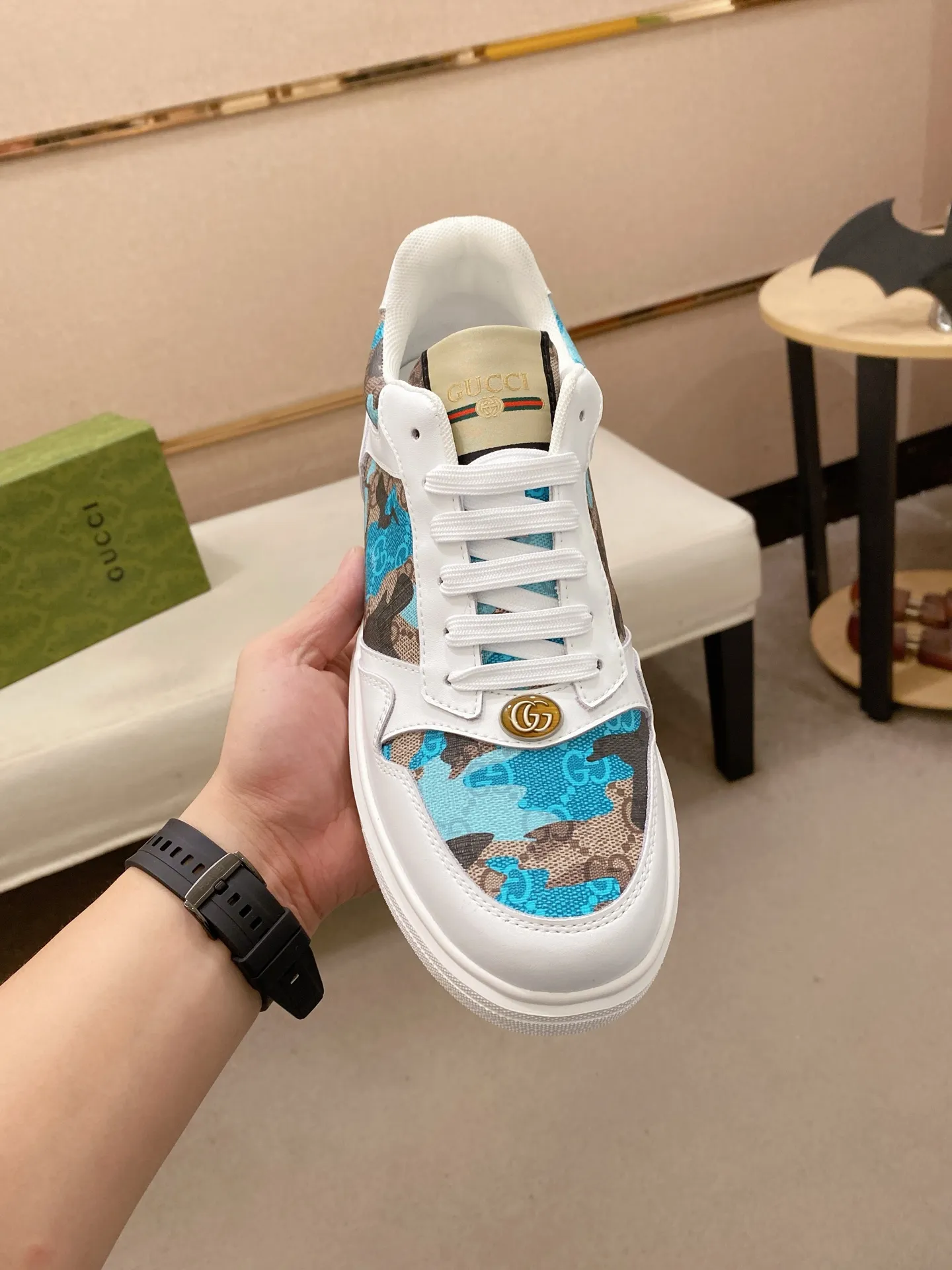 Ex-factory price 400💰【Gucci】Gucci men’s latest series of casual shoes! The official website is built 1:1. The upper is made of imported high-quality cowhide, and the lining is made of high-quality sheepskin, which is soft and comfortable. Picky selection of materials and exquisite workmanship give you the best enjoyment. Number of yards: 38-44 yards.